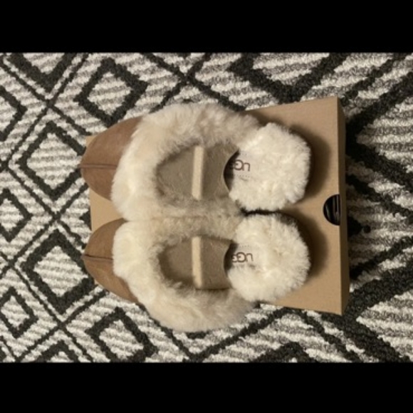 UGG slides - Picture 2 of 4